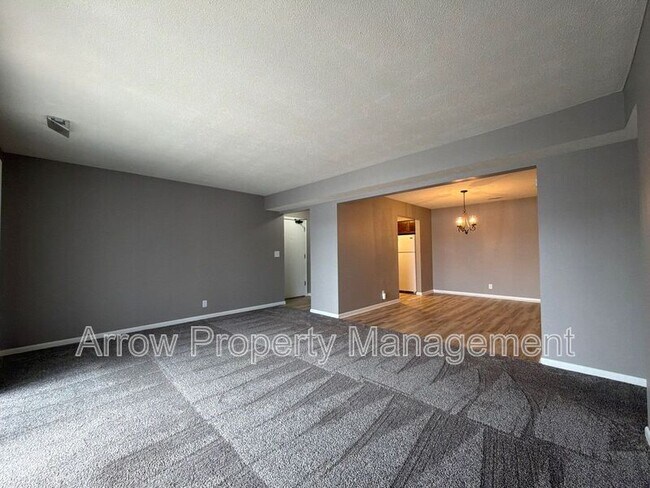 Building Photo - 3831 S 46th St