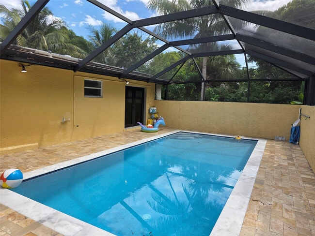 Building Photo - 4031 NE 8th Ave