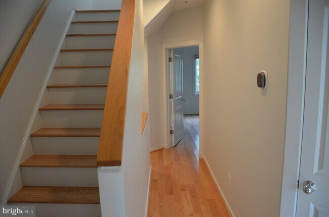 Building Photo - 708 N Henry St