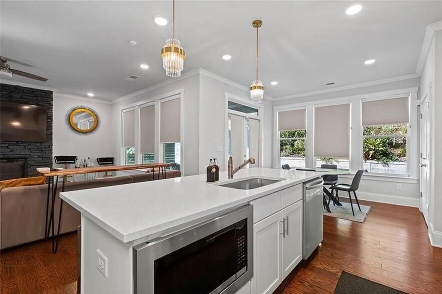 Building Photo - 813 Coleman St SW