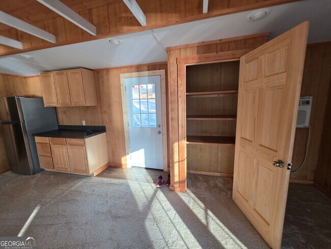 Building Photo - 2832 N Holcomb Dr