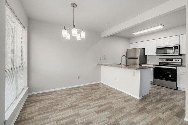 Building Photo - 6910 Hart Ln