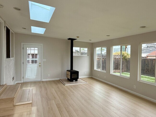 Building Photo - Updated 3 Bedroom 1 Bath West San Jose Gem! Campbell Union Schools!