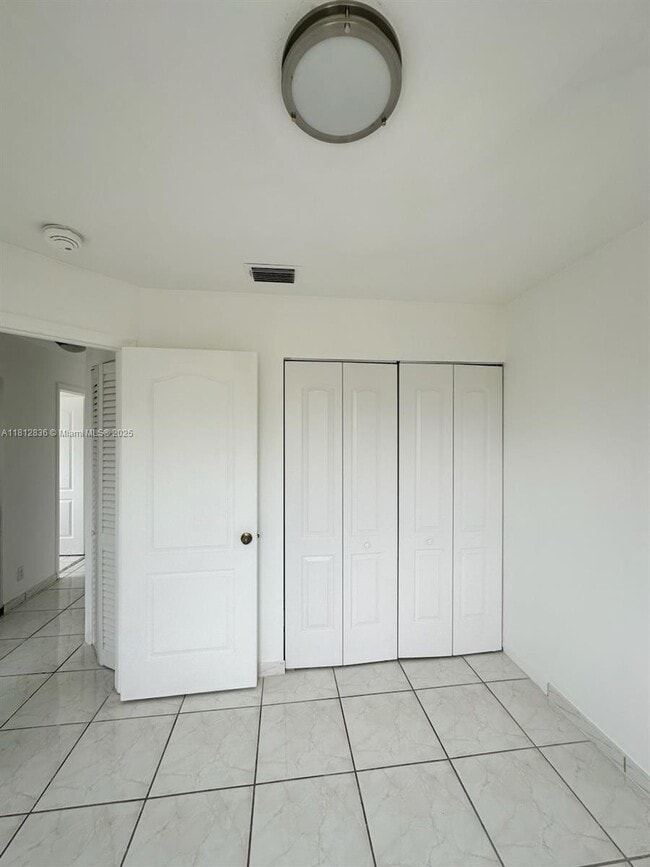 Building Photo - 21300 NE 8th Ct