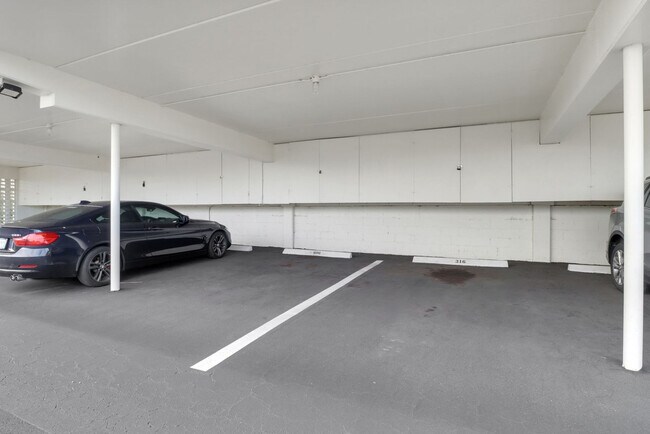 Building Photo - 220 Seaview Ct