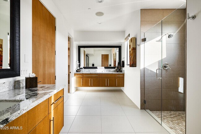 Building Photo - 9894 E Miramonte Dr