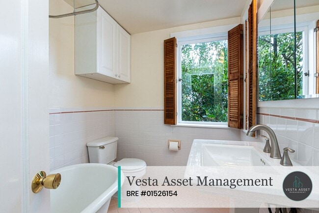 Building Photo - 301-303 Corbett Avenue