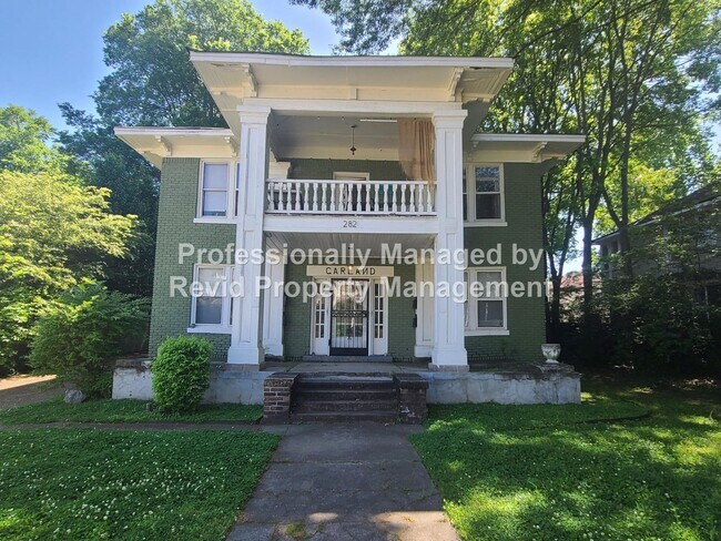 Building Photo - Move In Special! First Month Free!