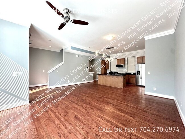 Building Photo - Charming 2BR/2.5BA Townhouse in Charlotte!