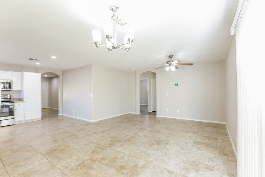 Building Photo - 3702 S 62nd Ave