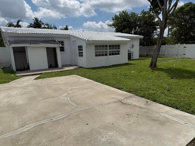 Building Photo - 1751 NW 34th Ave