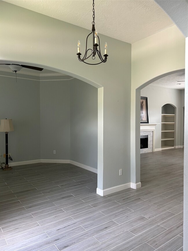 Building Photo - 18419 Autumn Park Dr