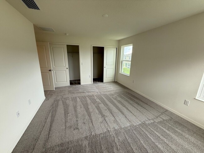 Building Photo - Lake Wales Towhhome