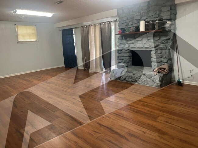 Building Photo - 525 Stoney Brook Dr SW