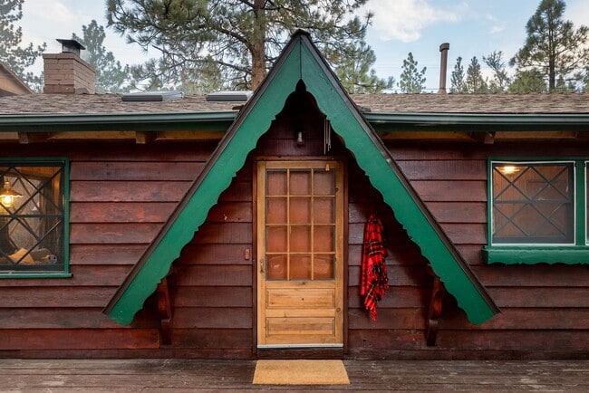 Building Photo - Cozy 2 Bedroom 1 Bathroom Home in Big Bear City