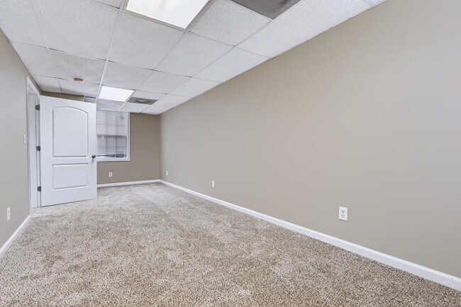 Building Photo - Flagstone Drive