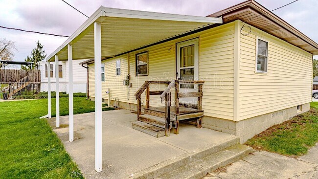 Building Photo - 2454 Poplar Ln