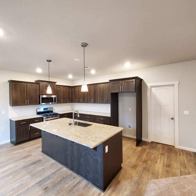 Building Photo - Newer 3 bedroom 2 bath home in SE Albany, close to LBCC, Easy drive to Corvallis, Lebanon or I-5