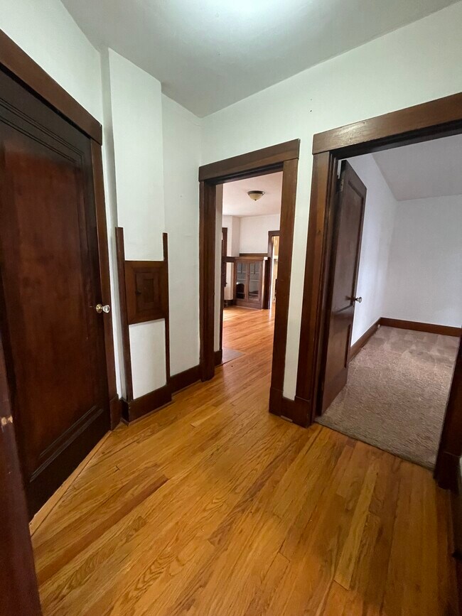 Building Photo - Mattern