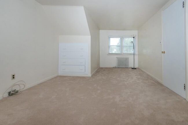 Building Photo - 86 Hecker Ave