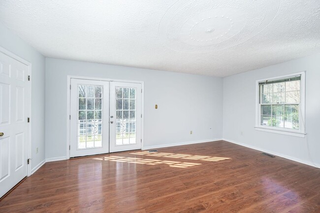 Building Photo - 7800 Tamarind Dr