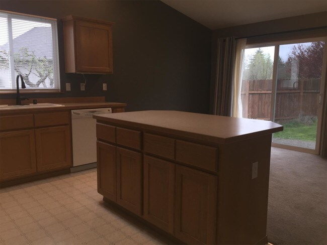 Building Photo - 915 E Galena St