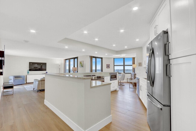 Building Photo - 5420 N Ocean Dr