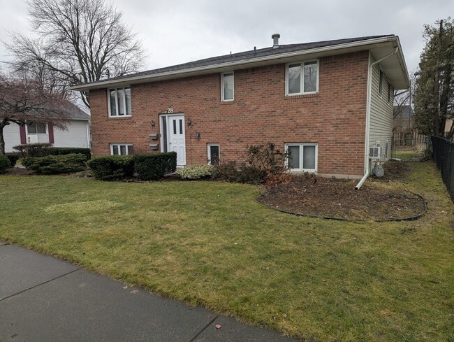 Building Photo - 28 Mead St