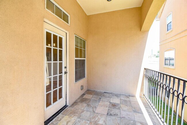 Building Photo - 5615 Winsome Ln