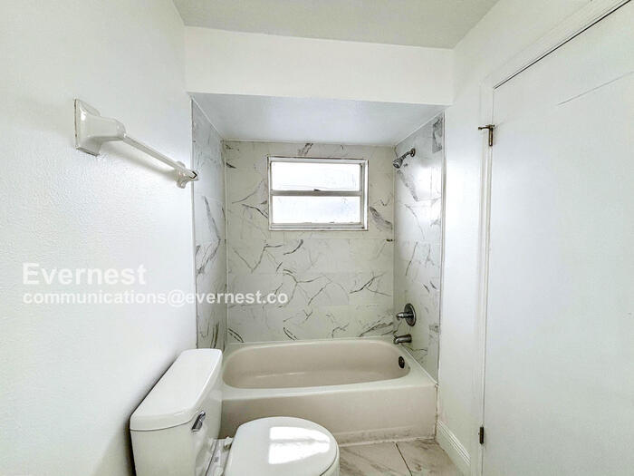 Building Photo - 2460 Summerfield Way