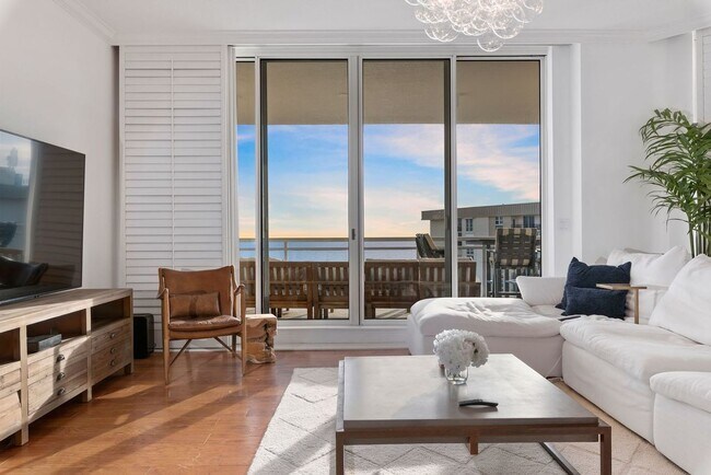 Building Photo - Ultimate Furnished Luxury Rental at the Be...