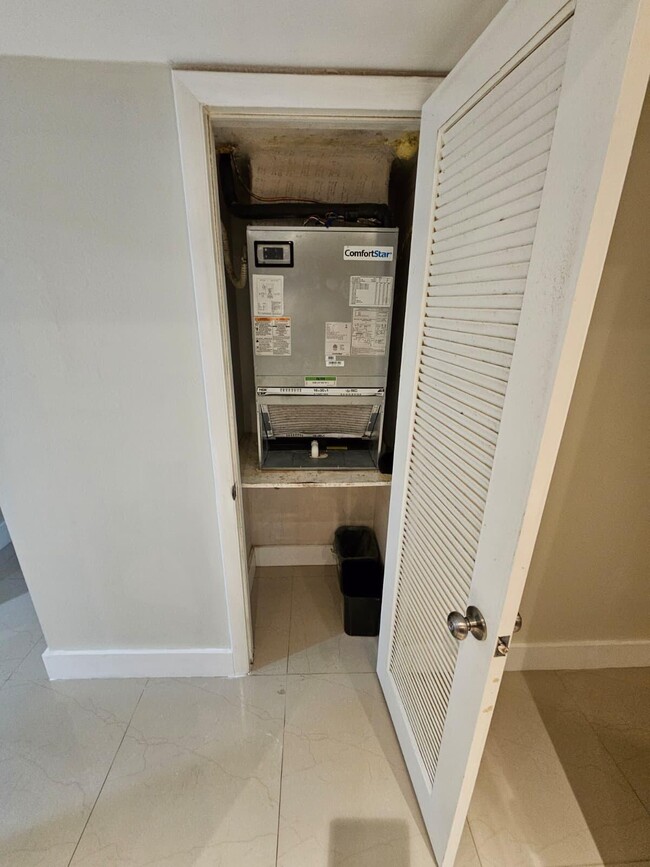 Building Photo - 3307 NW 108th Dr