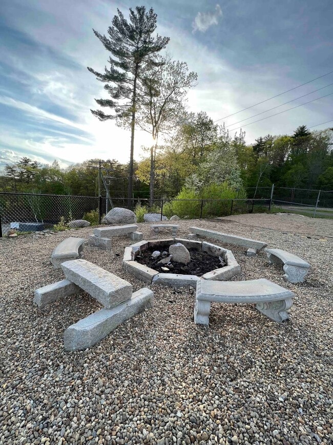 Building Photo - Cedar Lodge 305