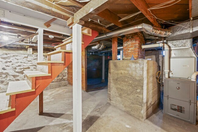 Building Photo - 206 W Waverly Pl
