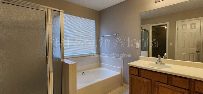 Building Photo - 2330 Burdett Ridge Dr