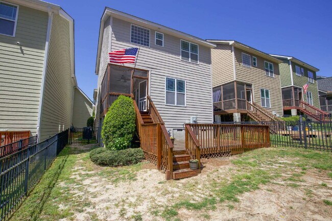 Building Photo - "Spacious 4-Bedroom Gem with 2.5 Baths at ...