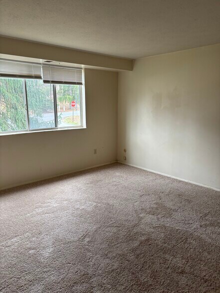 Building Photo - 27619 Evergreen Run