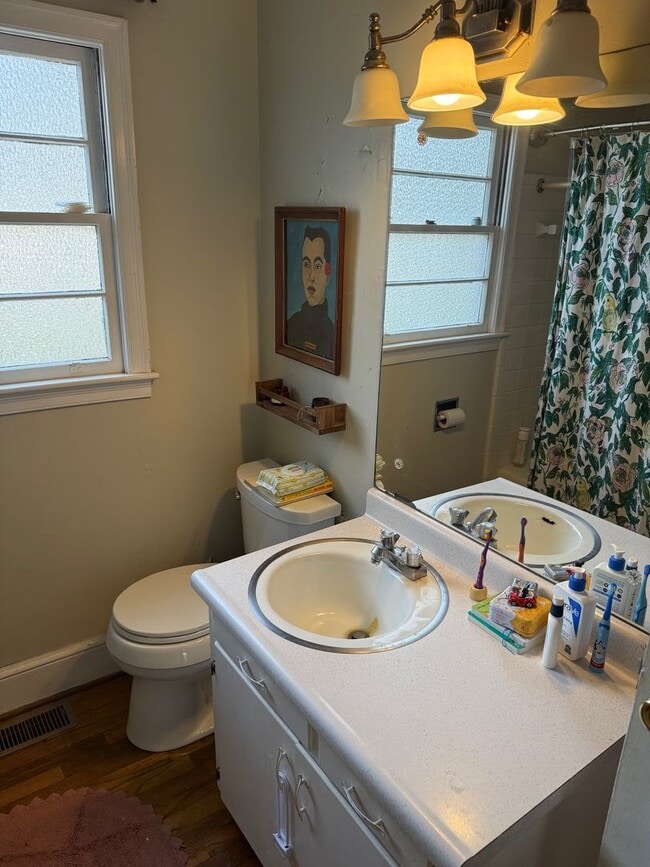 Building Photo - Cute Three Bedroom Near Piedmont Hospital