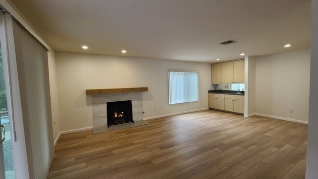 Building Photo - Amazing 4 Bedroom Home with Pool across from Cowls Mt