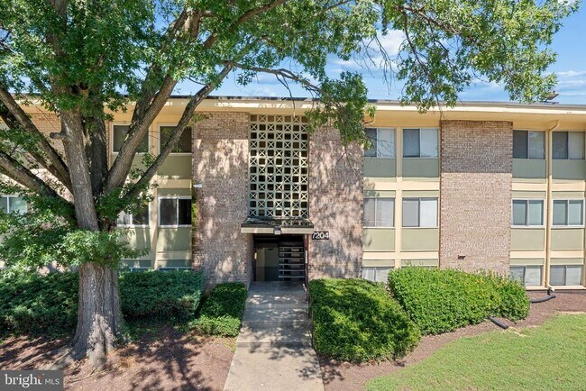 Building Photo - 7204 Donnell Pl