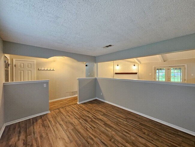Building Photo - 2301 Zinnia Ct
