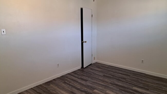 Building Photo - 3404 Elkhart Ave