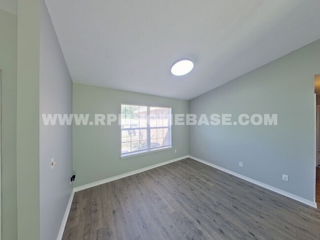 Building Photo - 1326 Jeffrine Dr