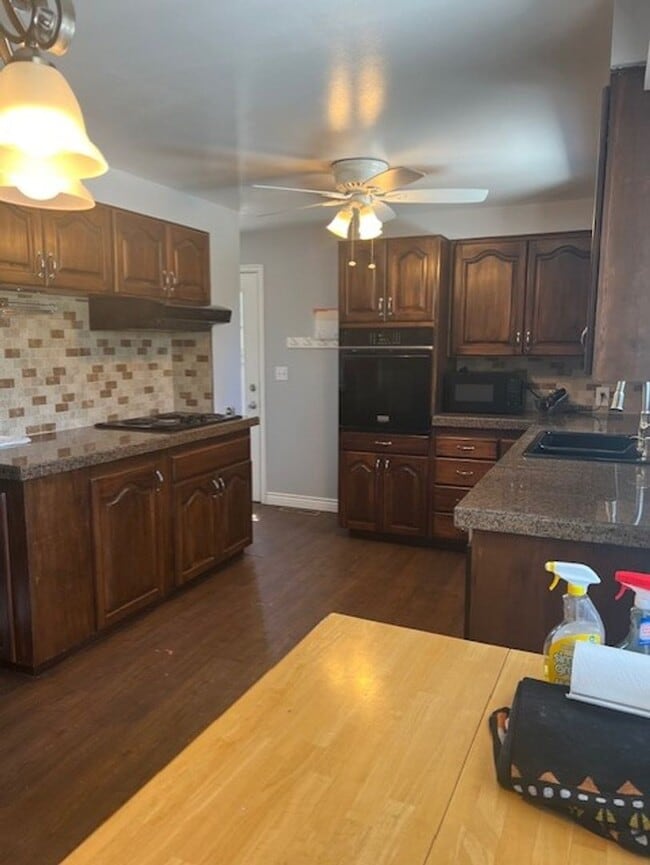 Building Photo - Kaysville 4 Bedroom, 2.5 Baths, big 2 car ...