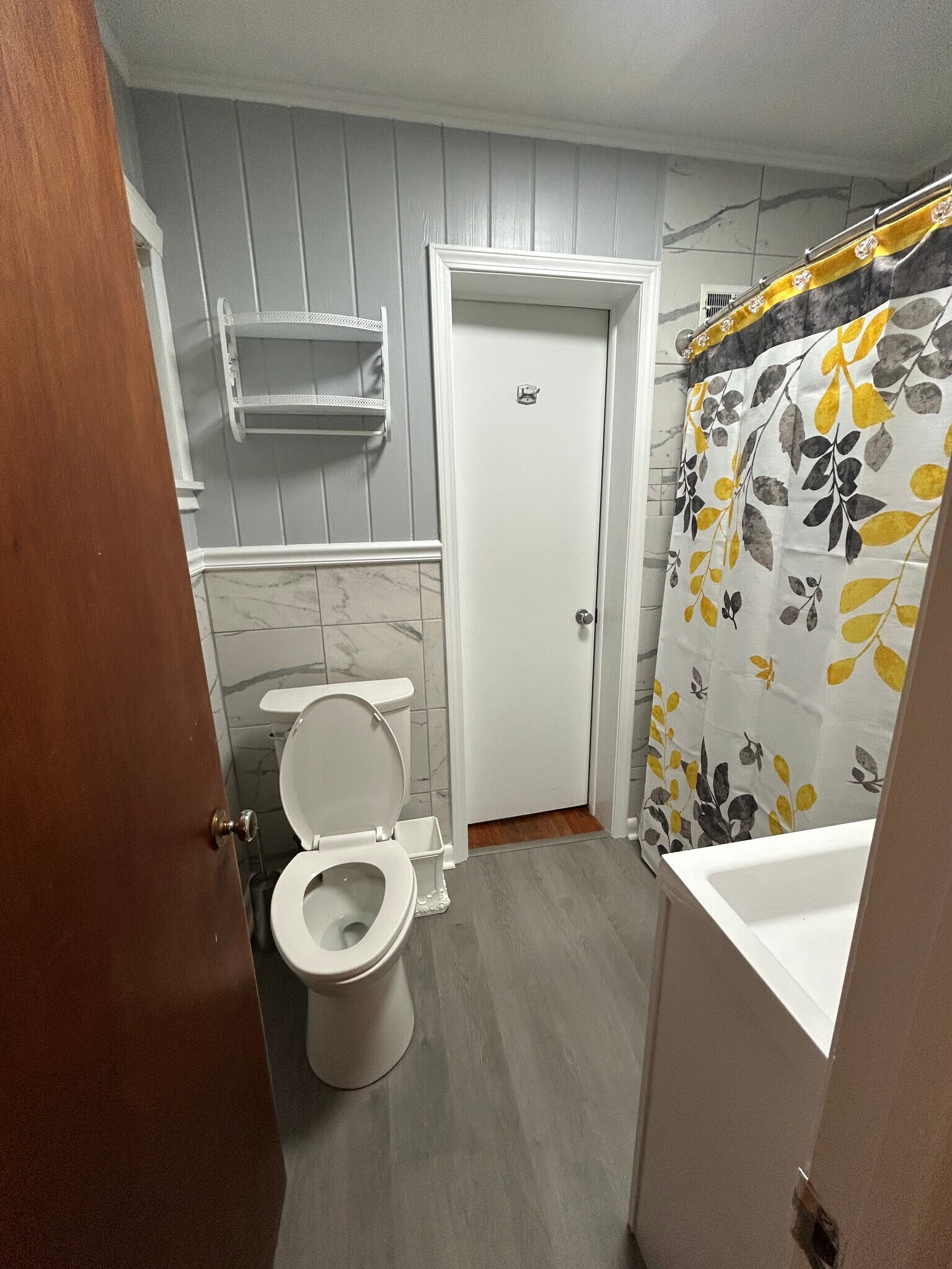 Bathroom - 2511 Mashburn Rd