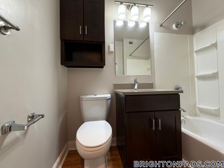 Building Photo - 9 Bronsdon St