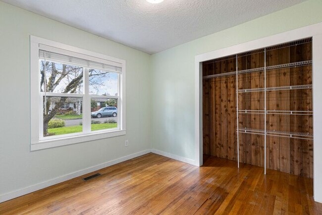 Building Photo - 8580 SE 34th Ave