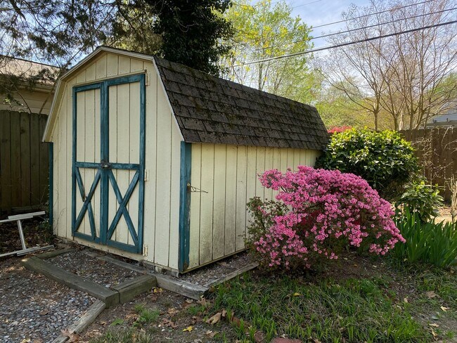 Building Photo - 4 Bed, 2 Bath Cape Cod style home in the Tuckahoe Elementary District!!