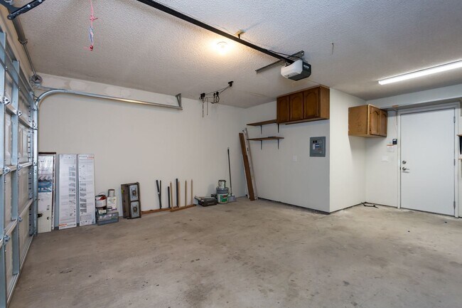 Building Photo - 776 Sapphire St