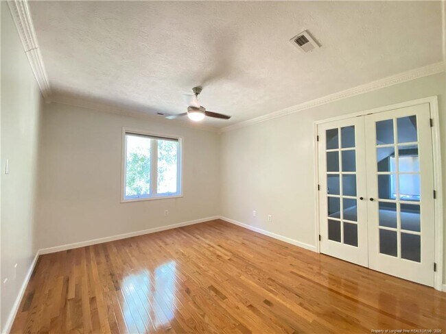 Building Photo - 462 Crown Point
